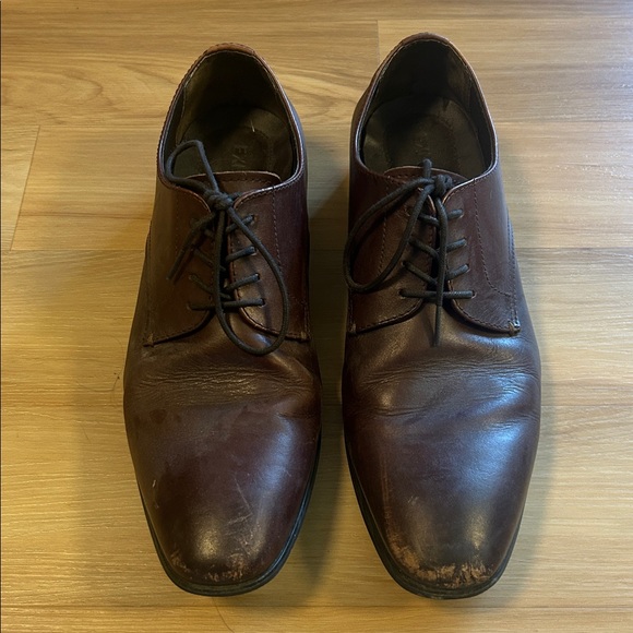 Express Dark Brown Men's Oxfords - Picture 1 of 4